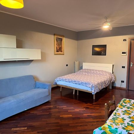 Ampio Monolocale Apartment Бреша Екстериор снимка